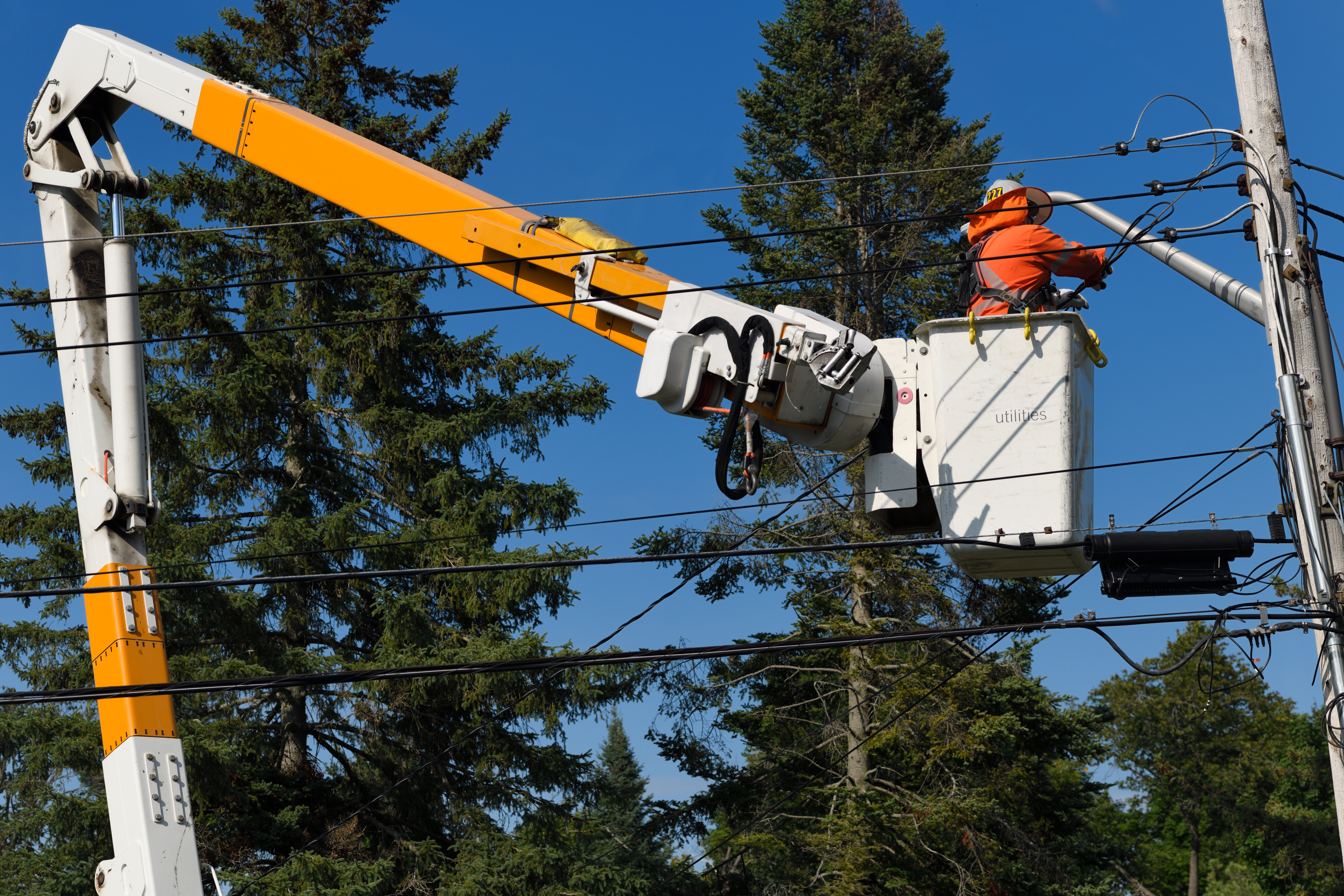 Power lines fixing
